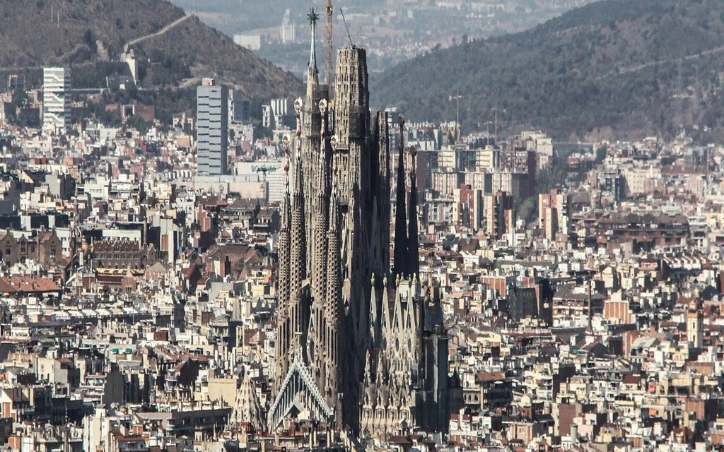 La Sagrada Familia y su fuerza espiritual: “Entran turistas y salen peregrinos”, dice experta en Gaudí