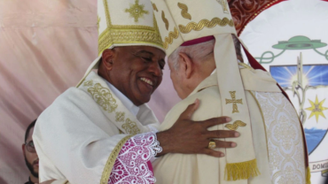 De limpiar zapatos a ser el primer obispo de la diócesis de Stella Maris en Santo Domingo