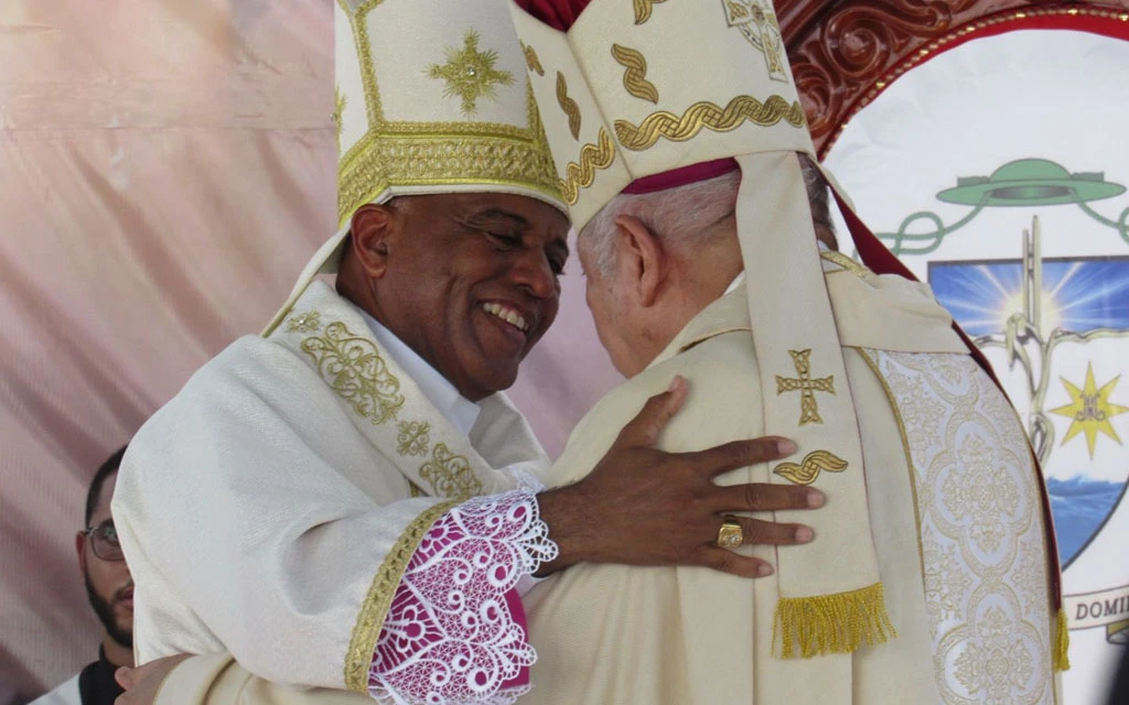 De limpiar zapatos a ser el primer obispo de la diócesis de Stella Maris en Santo Domingo
