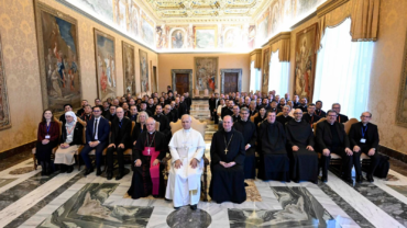 León XIV pide a las parroquias una liturgia “sobria en su solemnidad” con atención a la piedad popular