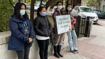 Primer juicio en España contra 21 personas provida por rezar frente a un abortorio