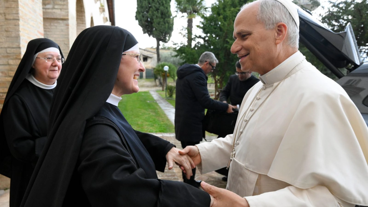 Un encuentro “familiar” entre amigos: el Papa visita a monjas agustinas que conoce desde hace años