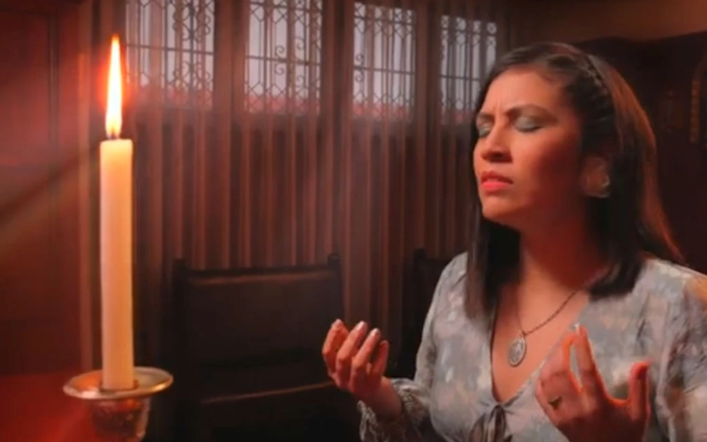 “Súplica”, la nueva canción de Nathalí para entregarse a Dios cuando el corazón más duele