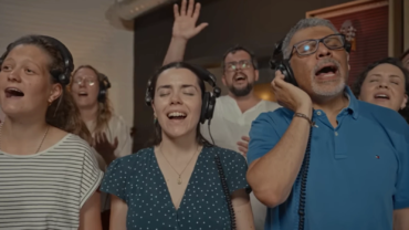 120 cantantes católicos españoles se unen para cantar el éxito "Tú, el único Rey"