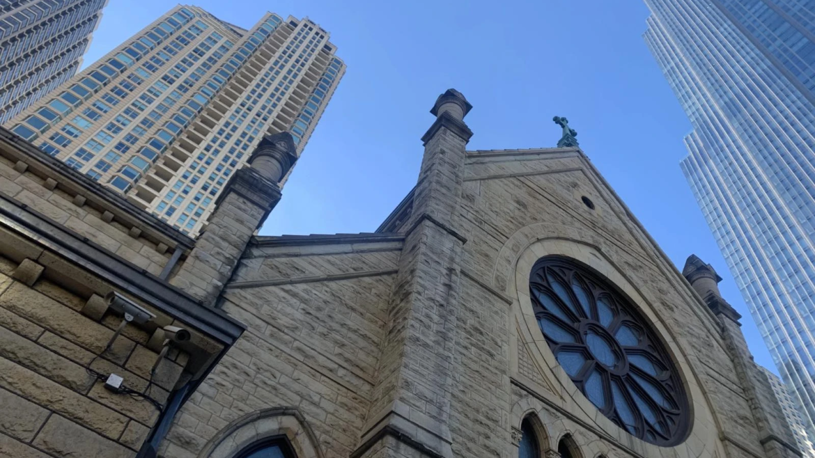 Arquidiócesis de Chicago mantuvo a depredadores seriales conocidos en el ministerio por años, según demandas