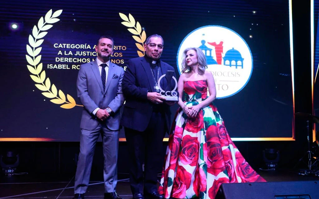 Premian al Arzobispo de Quito por su defensa de los valores humanos y la promoción de la paz