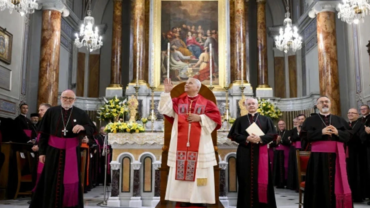 Inmigrantes, conversos y estudiantes reflexionan sobre la visita del Papa León a la catedral de Estambul