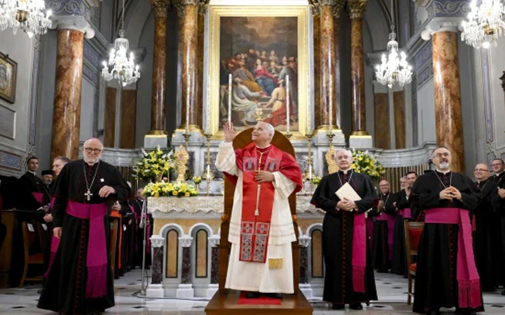Inmigrantes, conversos y estudiantes reflexionan sobre la visita del Papa León a la catedral de Estambul