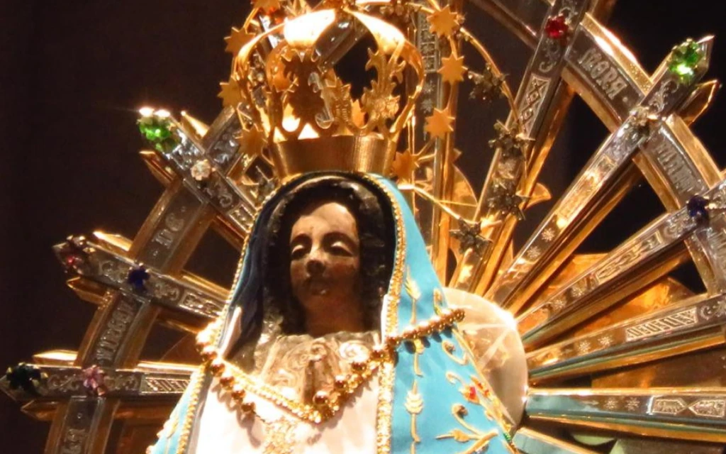 Destruyen una imagen de la Virgen de Luján e incendian capilla en Argentina