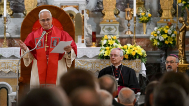 El Papa asegura ante los católicos de Turquía que la “lógica de la pequeñez” es la verdadera fuerza de la Iglesia