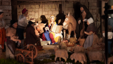 Catedral Notre Dame de París instala su nuevo belén provenzal con más de 50 figuras