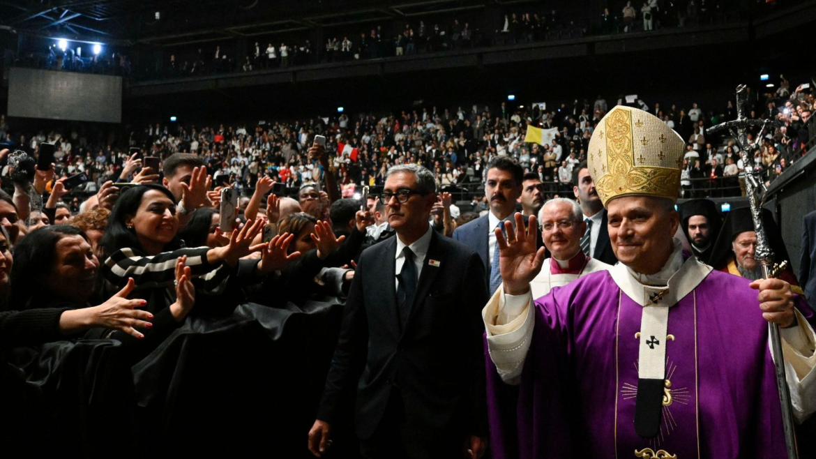 El Papa León XIV clama por la paz y la unidad en un mundo dividido durante su Misa en Turquía