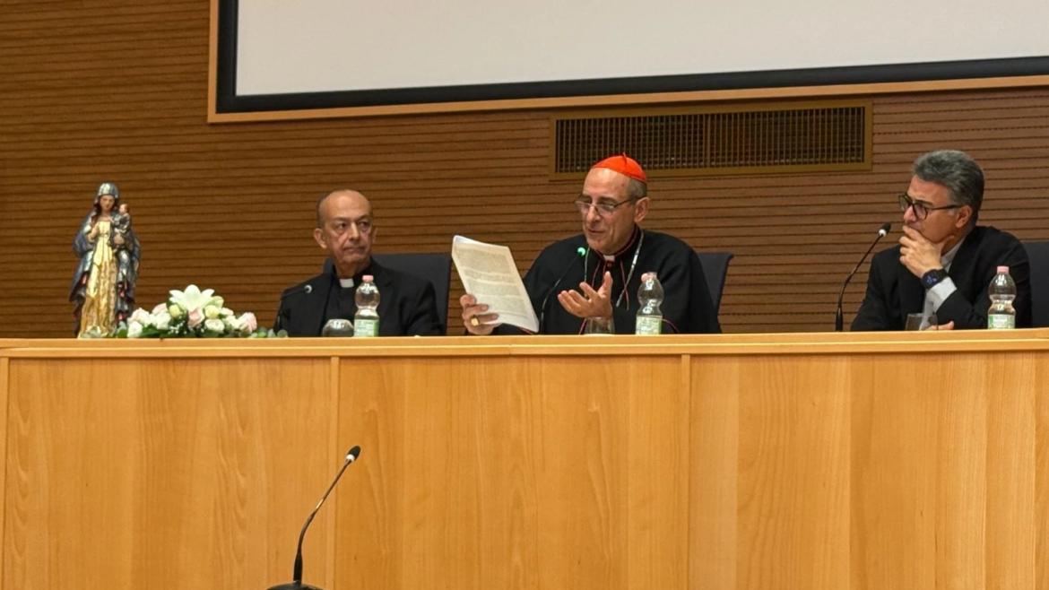 El Cardenal Fernández explica decisión del Vaticano sobre título de “Corredentora” para la Virgen María