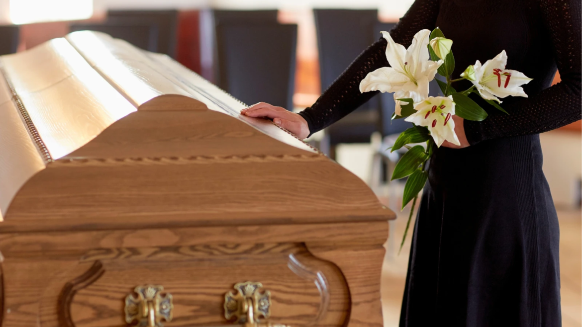 ¿Qué hacer cuando muere un ser querido? Sacerdote ofrece una guía desde la fe cristiana