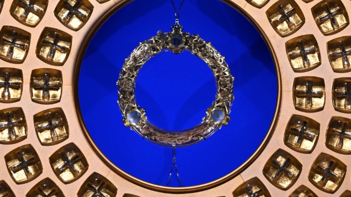 La histórica Corona de Espinas será expuesta cada viernes en la Catedral de Notre Dame