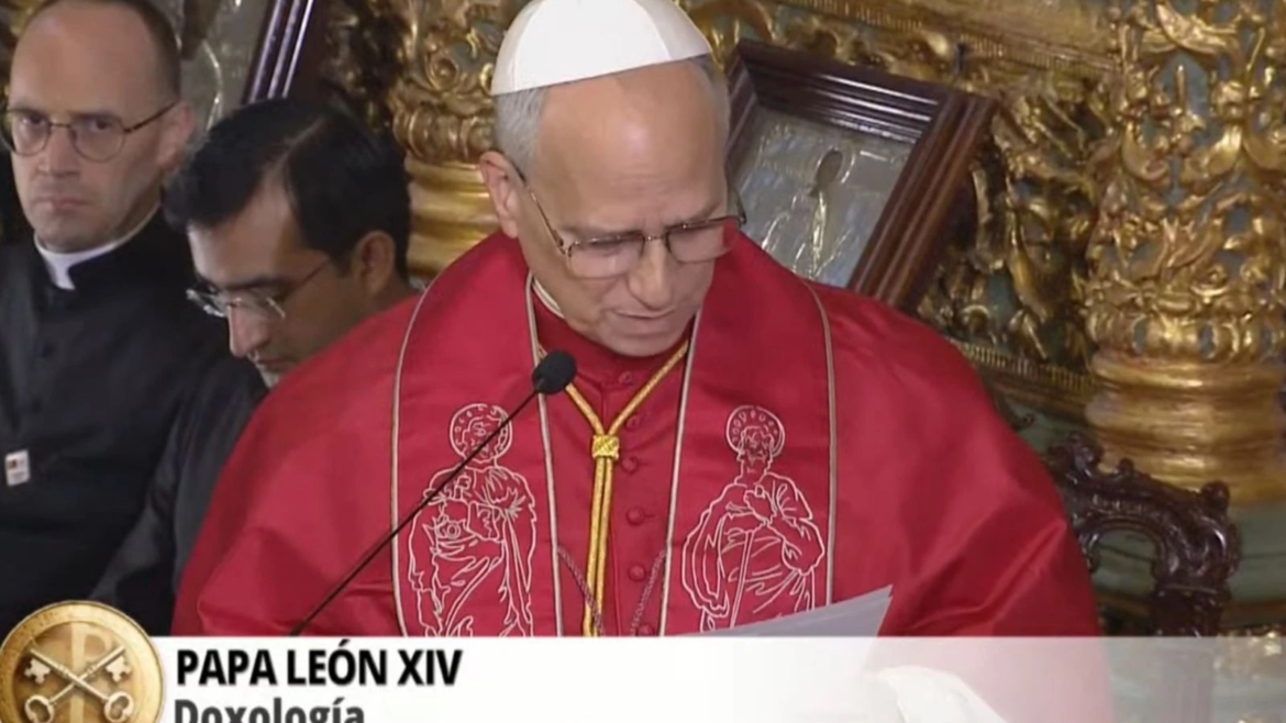 Saludo del Papa León XIV durante la Doxología y encuentro con Bartolomé I