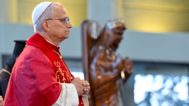 En un Líbano herido por la guerra, el Papa anima a permanecer con María junto a la cruz