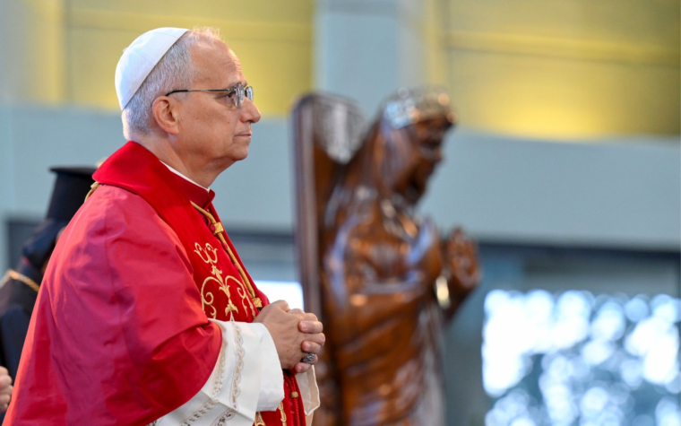 En un Líbano herido por la guerra, el Papa anima a permanecer con María junto a la cruz