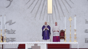 ¡Líbano, levántate!: El Papa pide buscar las huellas de Dios en la dificultad y no ceder ante el mal