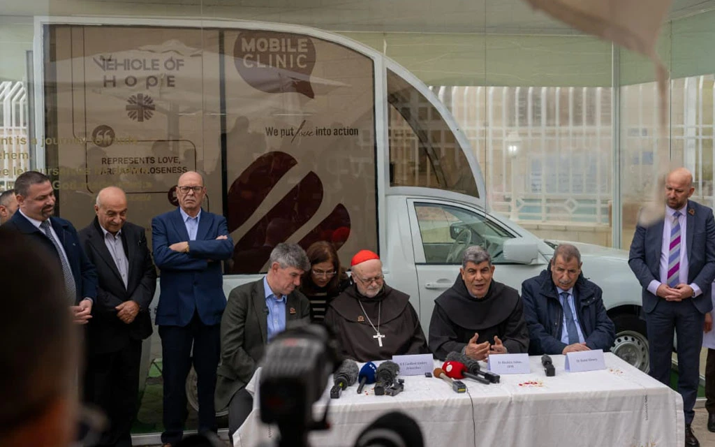Inauguran en Belén el “vehículo de la esperanza”, un papamóvil convertido en clínica para niños de Gaza