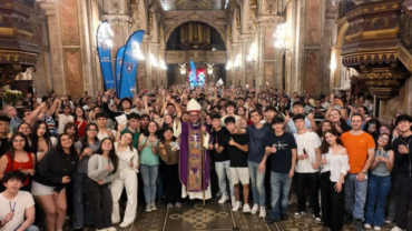 Más de 600 jóvenes asistieron a la “Bendición de Lápices” antes de los exámenes de admisión a la universidad en Chile