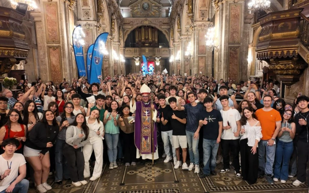 Más de 600 jóvenes asistieron a la “Bendición de Lápices” antes de los exámenes de admisión a la universidad en Chile